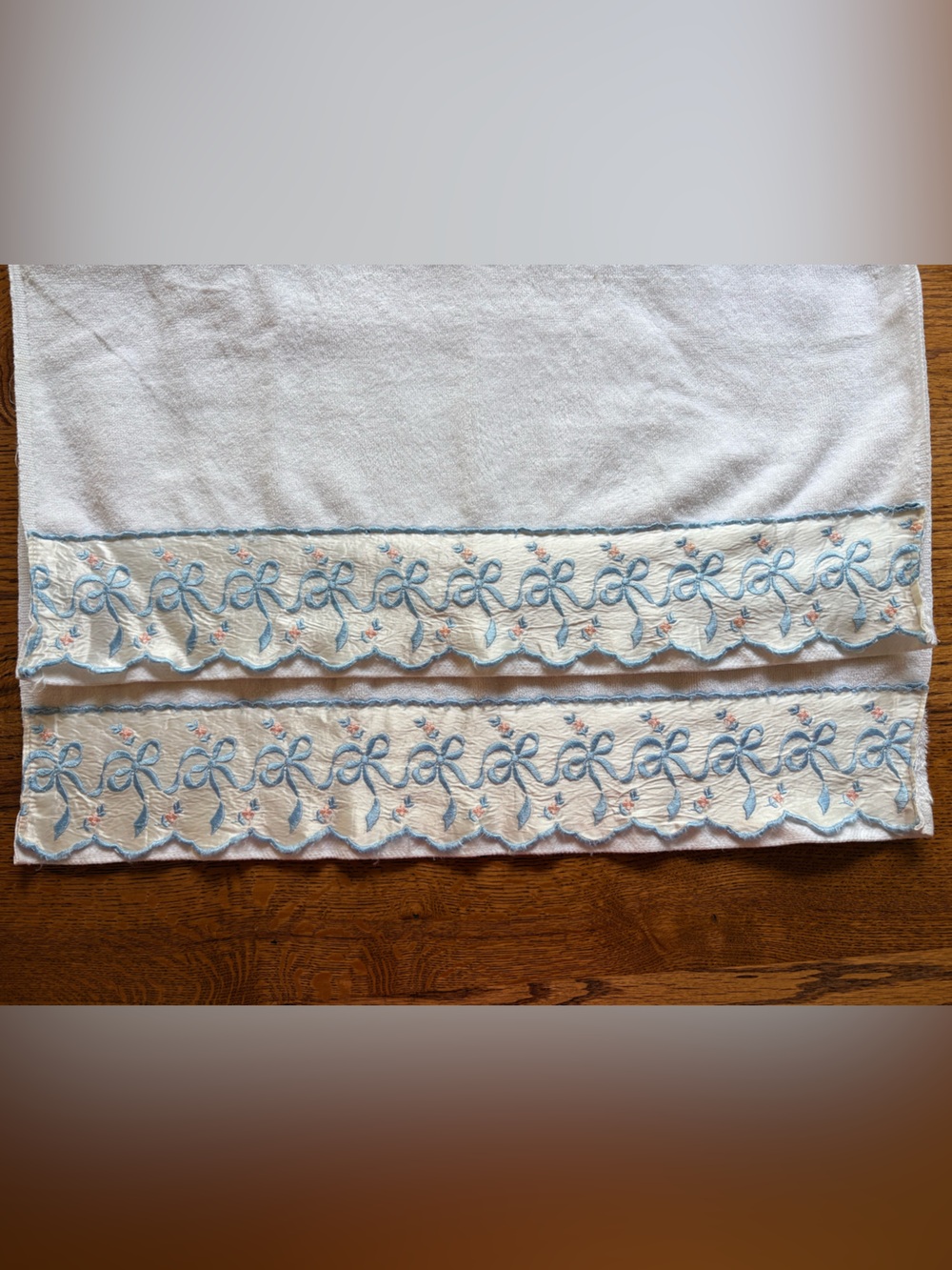 Vintage White with blue and pink Bow trim Bedding Towel Set of 2- Made in USA - Picture 8 of 14